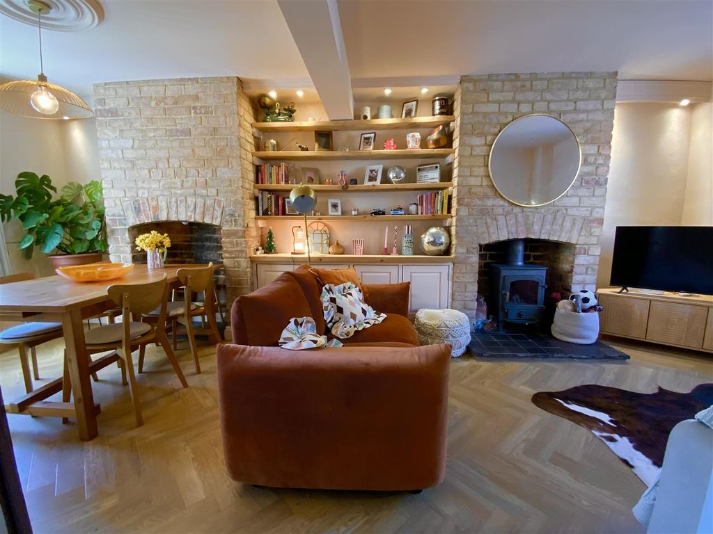 Property photo 2 of 17 Living/Dining Room