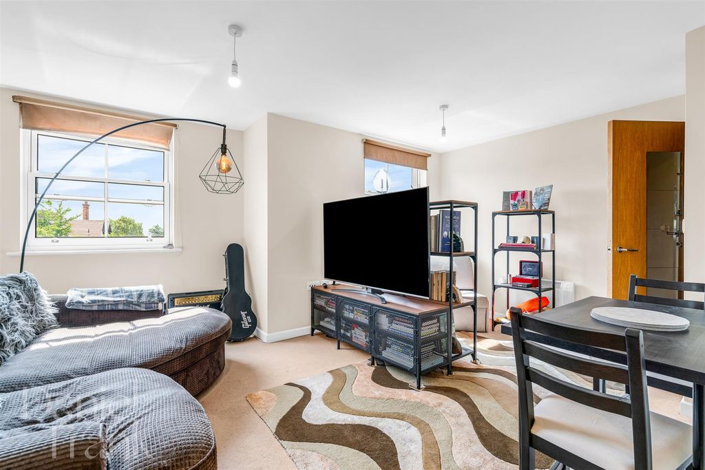 Property photo 2 of 14