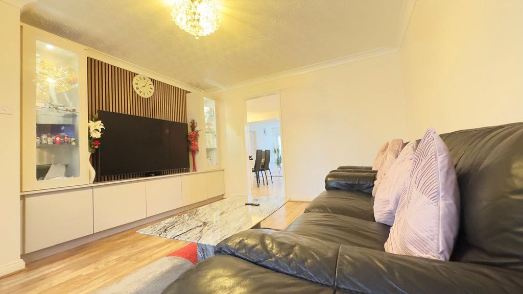 Property photo 2 of 16 Picture No. 34