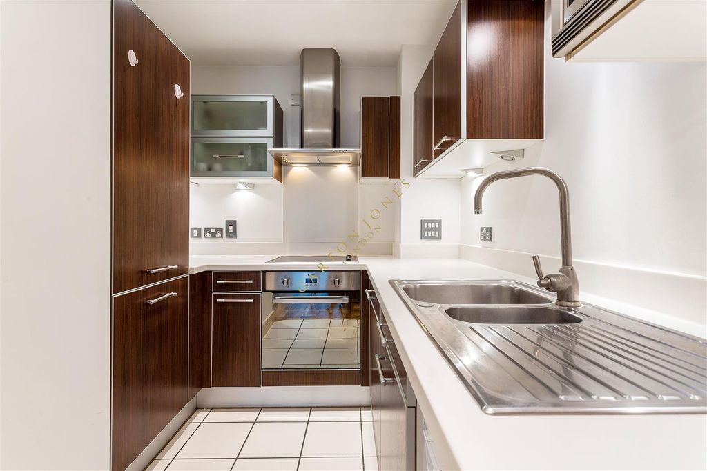 Property photo 3 of 11 Kitchen (2).Jpg