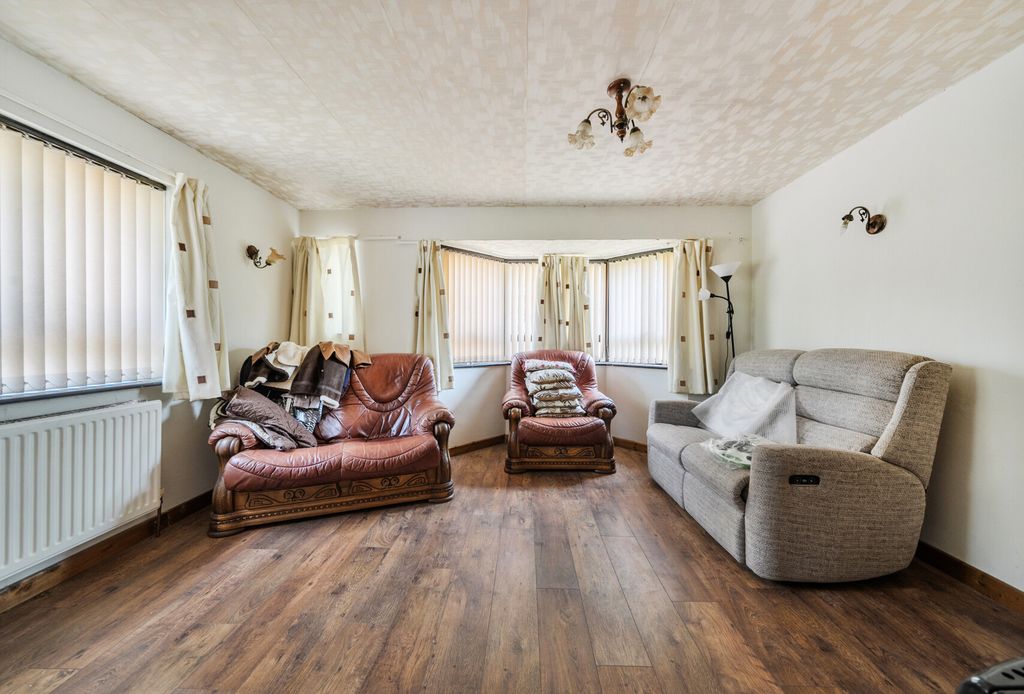 Property photo 2 of 9 1478345-17-6A2Fd3...