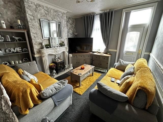 Property photo 2 of 8 Lounge