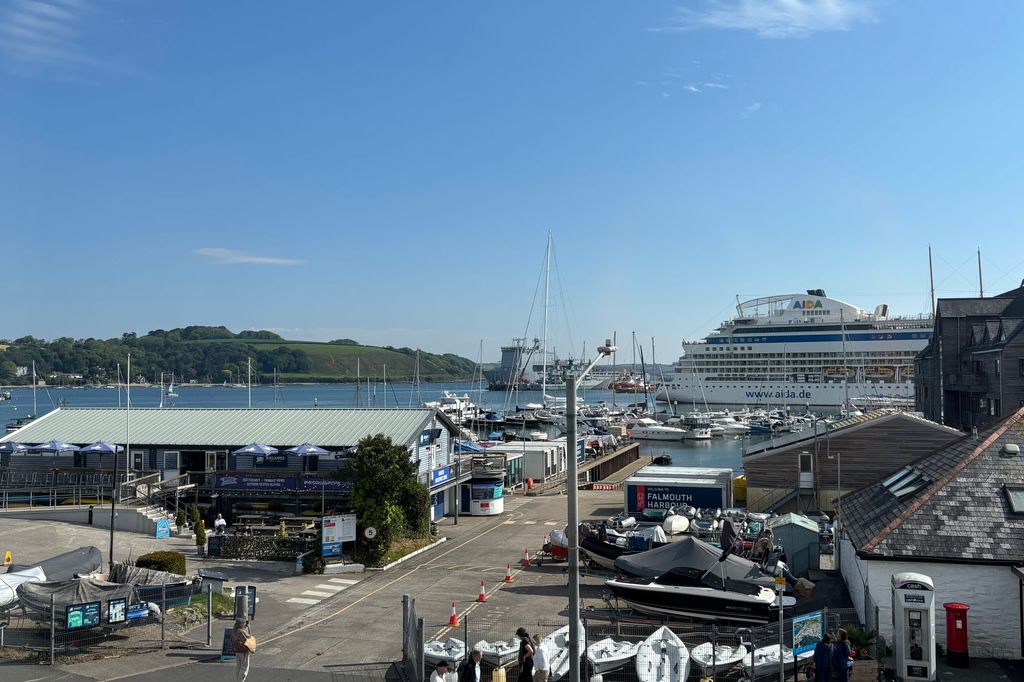 Property photo 2 of 19