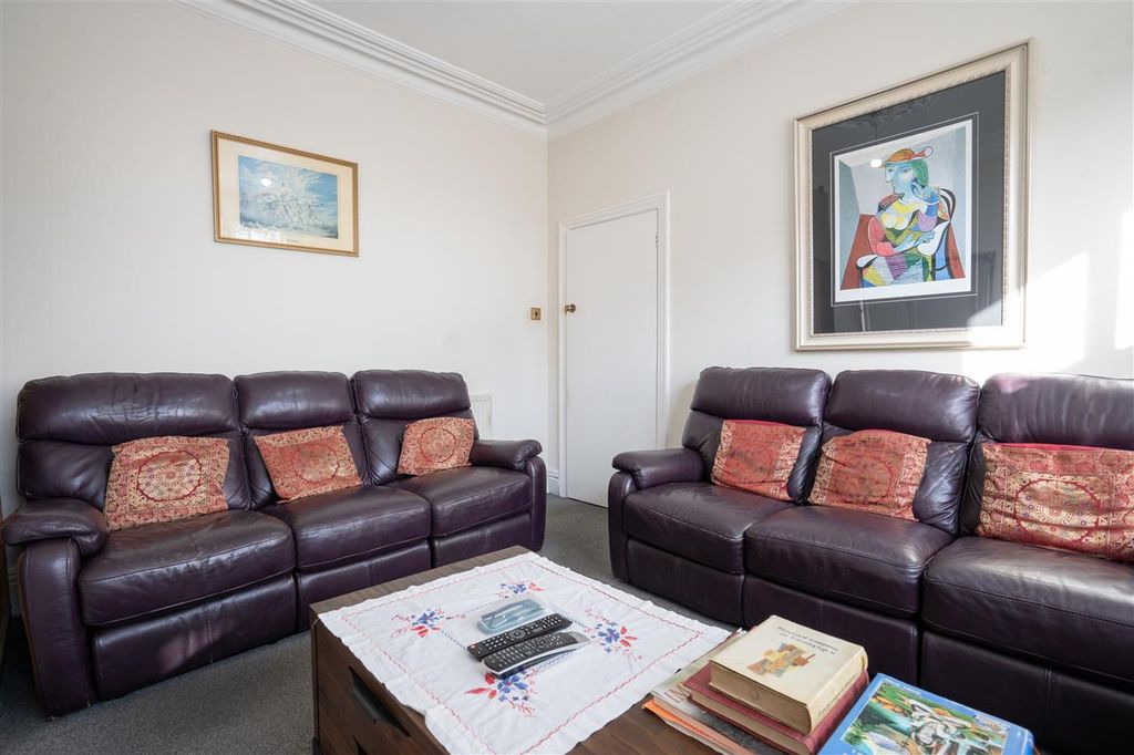 Property photo 3 of 23