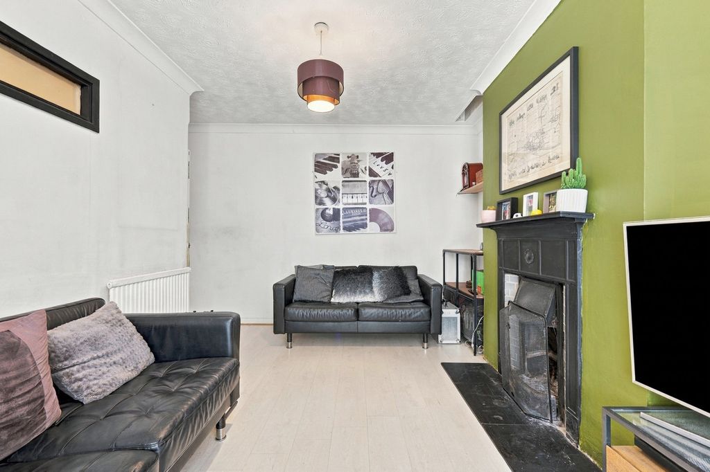 Property photo 3 of 18