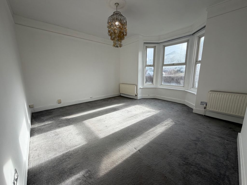 Property photo 2 of 9 Bedroom