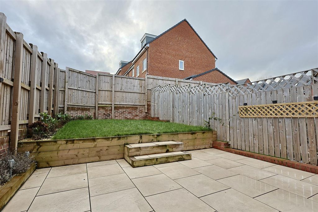 Property photo 2 of 18 C89F69F7-2CC4-4A7E-9B3C-880633Bfab58_1_201_A.Jpeg