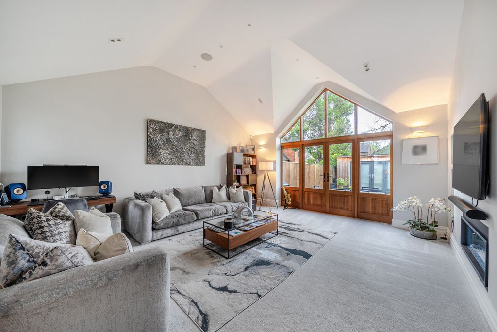 Property photo 3 of 23 Picture 3