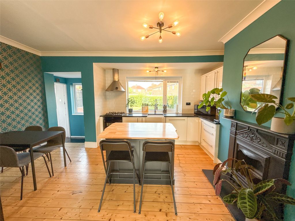Property photo 3 of 28 Dining Kitchen