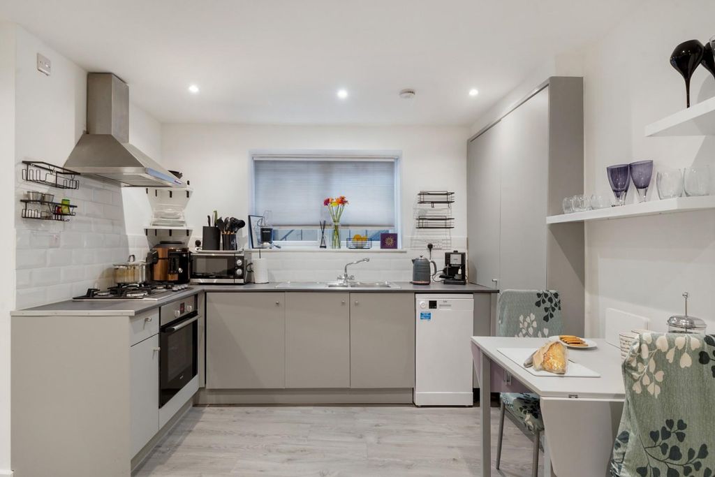 Property photo 3 of 15 Great Western Road 1.Jpg