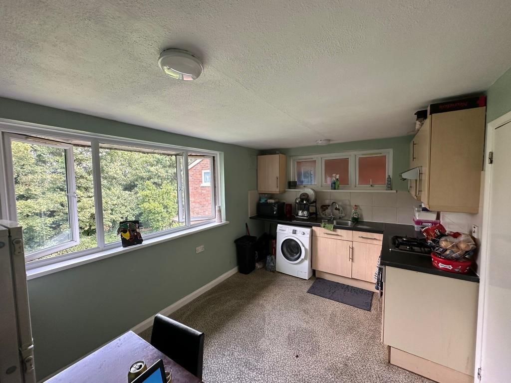 Property photo 3 of 6 Kitchen