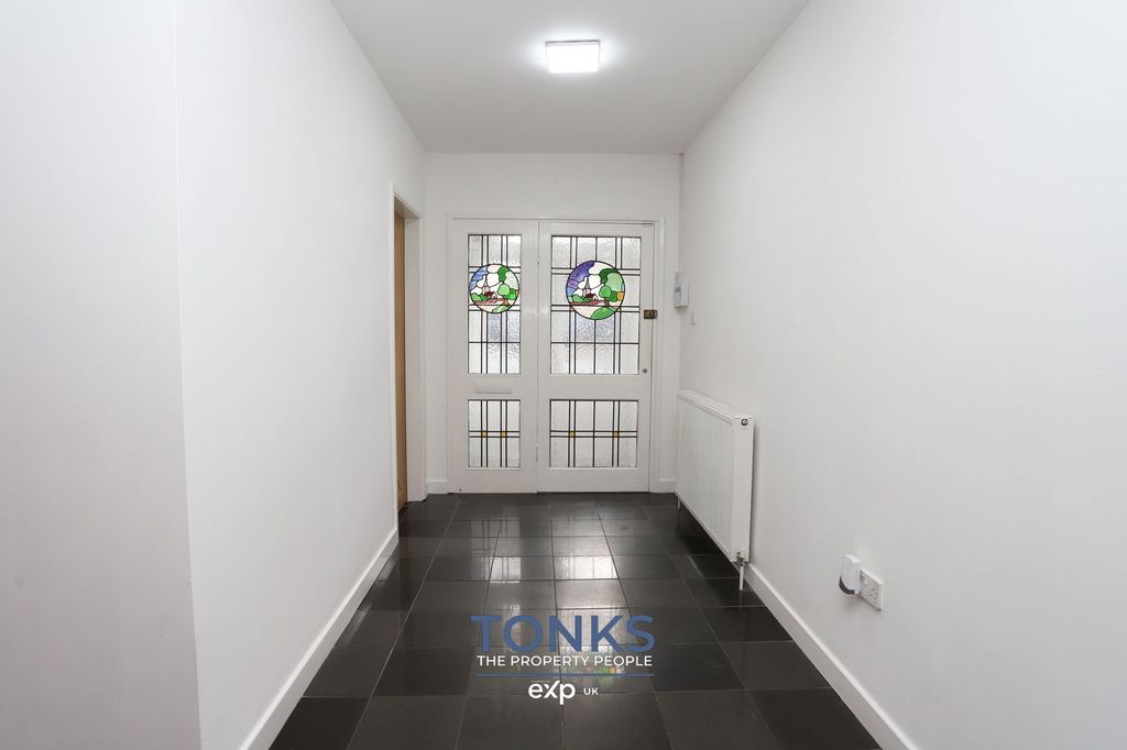 Property photo 3 of 34