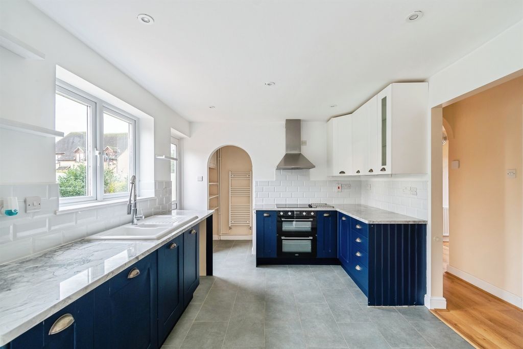 Property photo 2 of 24