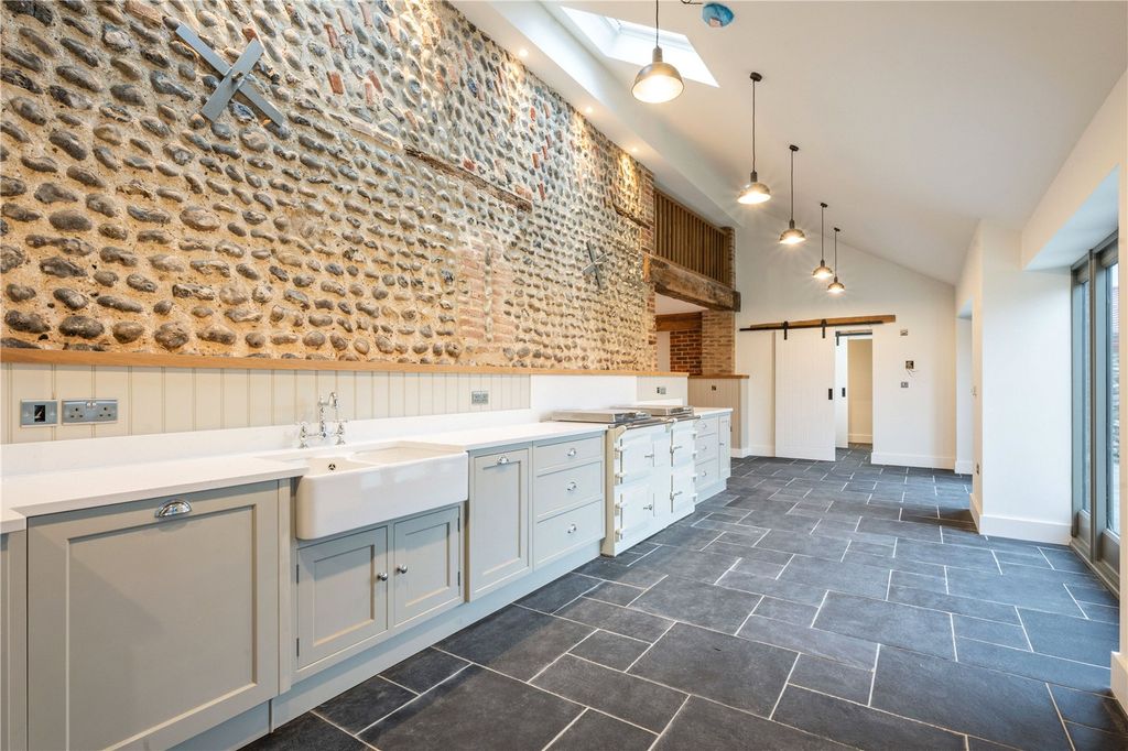 Property photo 2 of 17 Picture No. 30