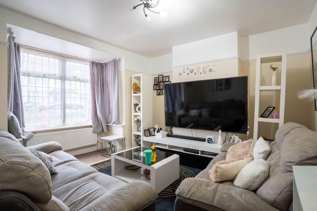 Property photo 3 of 11 4777204