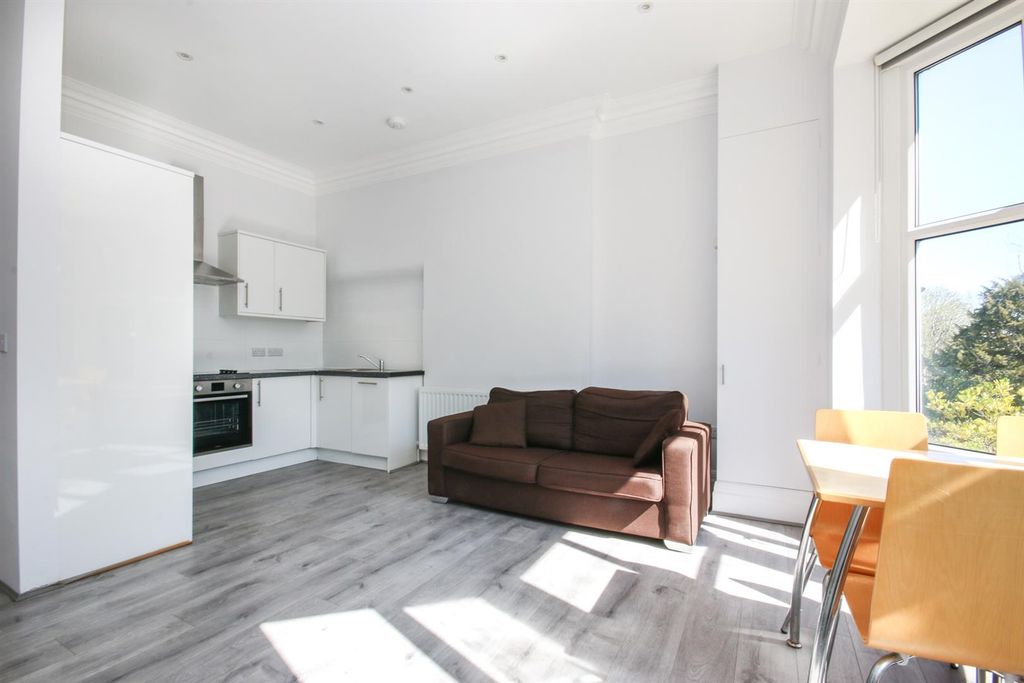 Property photo 3 of 10 3