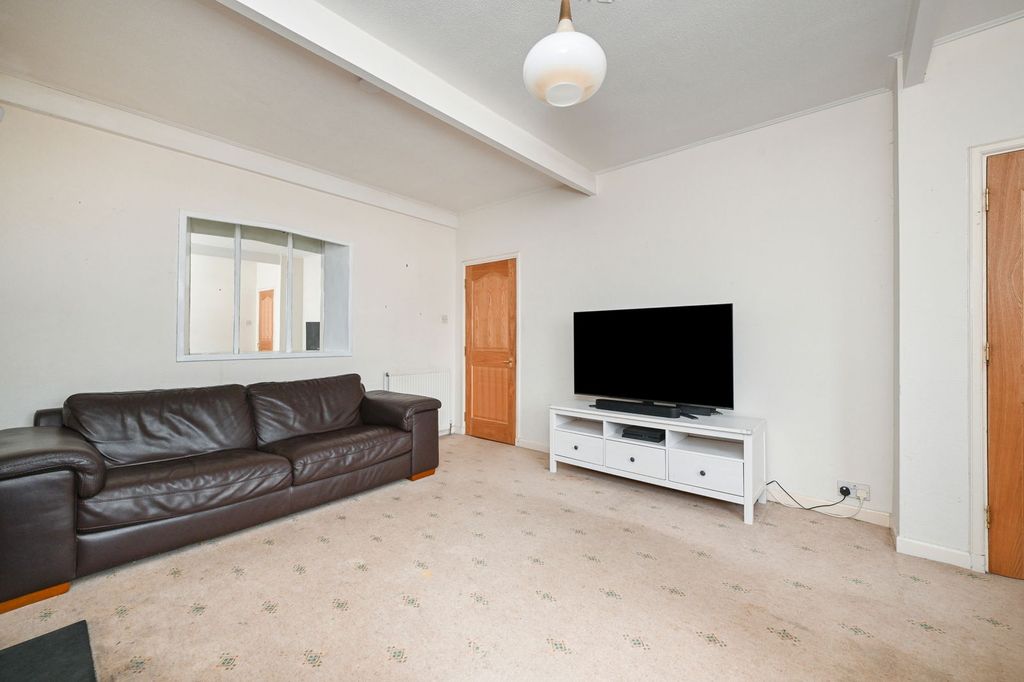 Property photo 3 of 41