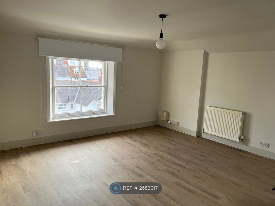 Property photo 3 of 6 Lounge