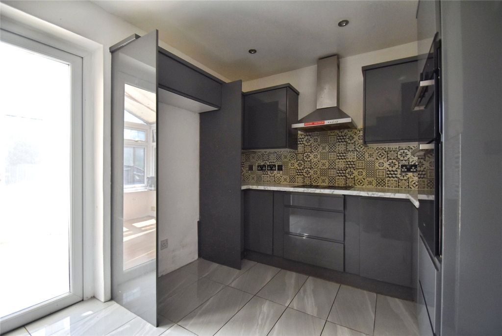 Property photo 2 of 19 Kitchen