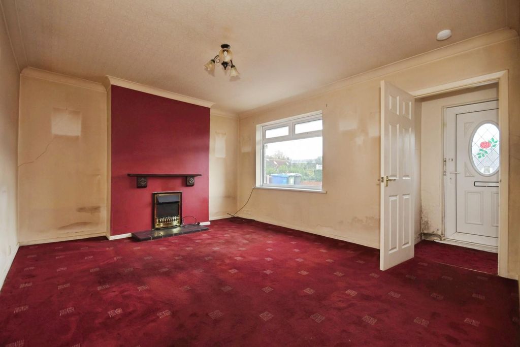 Property photo 2 of 12 Lounge.Jpg