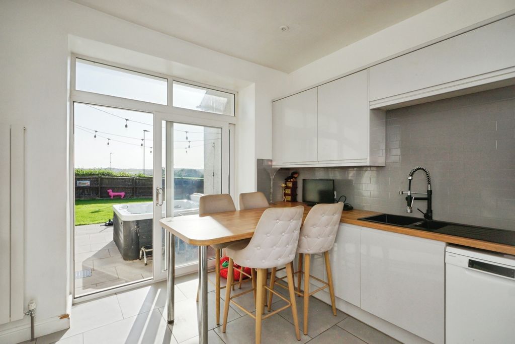 Property photo 3 of 18 Pbox-Img.Jpg