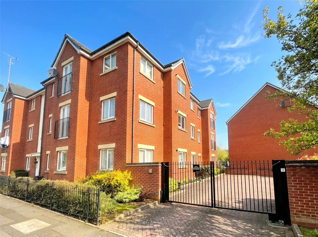 Apartment in Wolverhampton, Sedgemoor Park, West Midlands - View 3