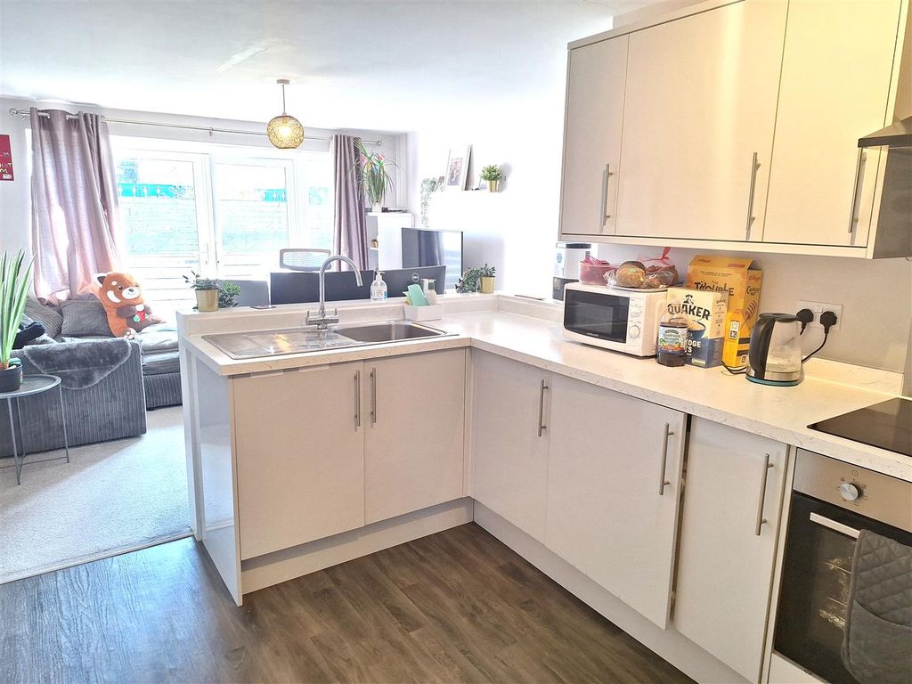 Property photo 3 of 8