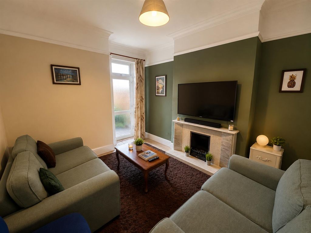 Property photo 3 of 8 Living Room.Png