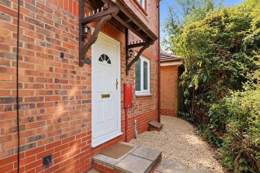 Property photo 1 of 10 2 Bedroom House For Rent