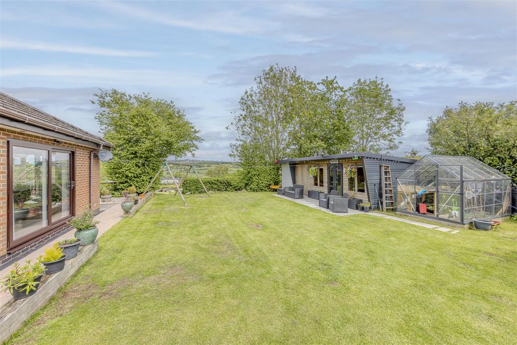 Property photo 3 of 66 Gardens