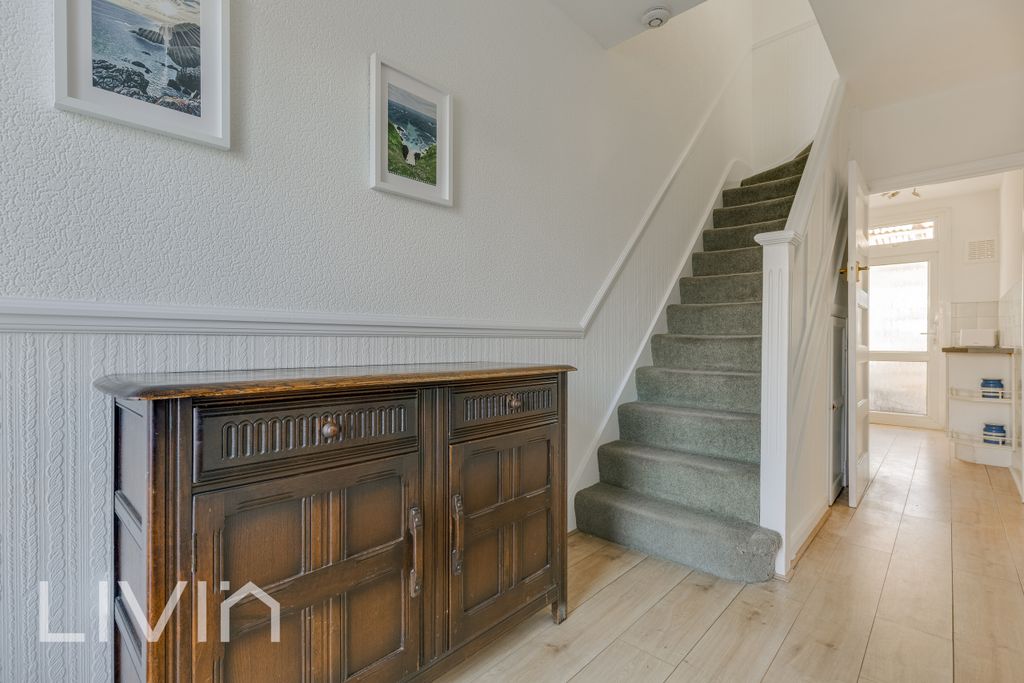 Property photo 2 of 20 214 Harrington Road, Se25 - 1