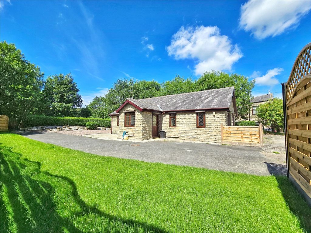 Property photo 3 of 23 Large Detached Home