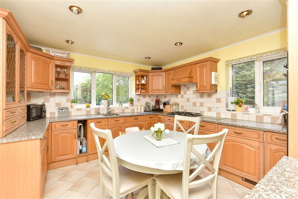 Property photo 3 of 18 Kitchen/Breakfast Room