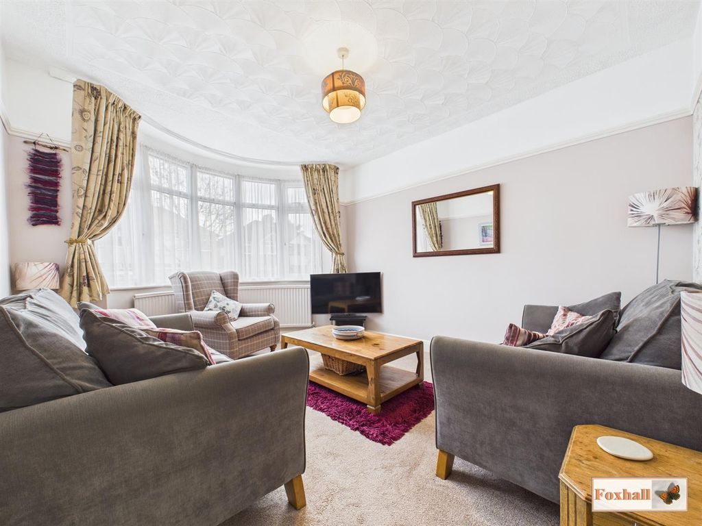 Property photo 3 of 24 Lounge