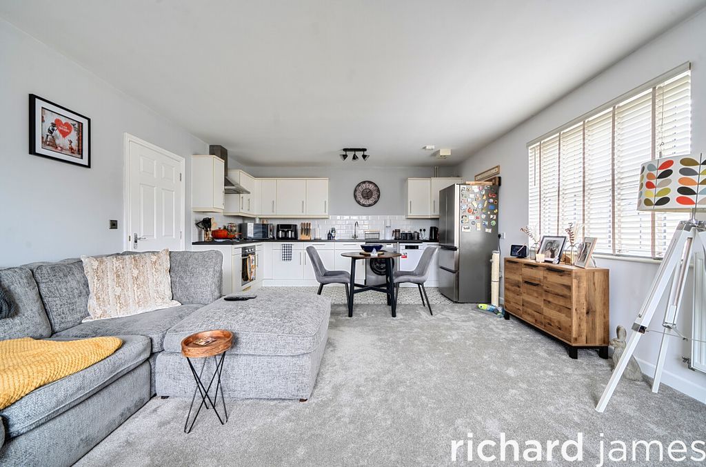 Property photo 2 of 14 1E50E952B15E44A0A5A603869Cf4949F