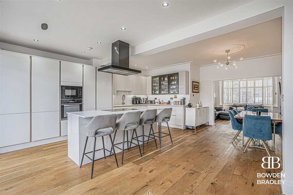 Property photo 2 of 25 Kitchen/Diner