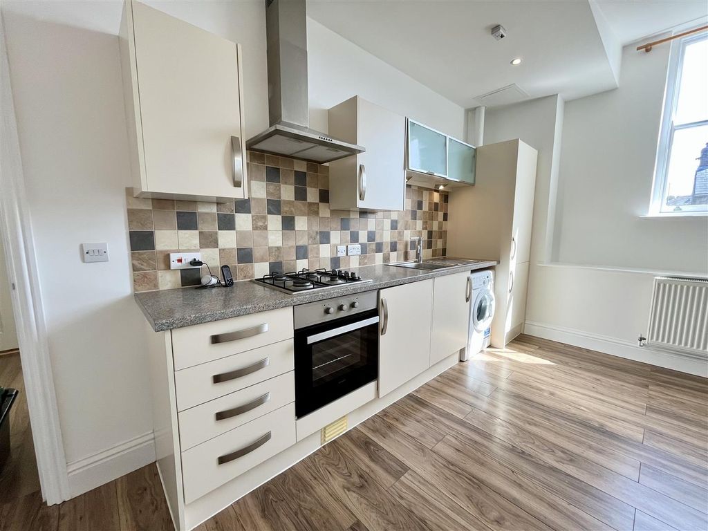 Property photo 2 of 11 Kitchen.Jpeg