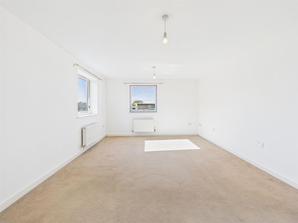 Property photo 3 of 9