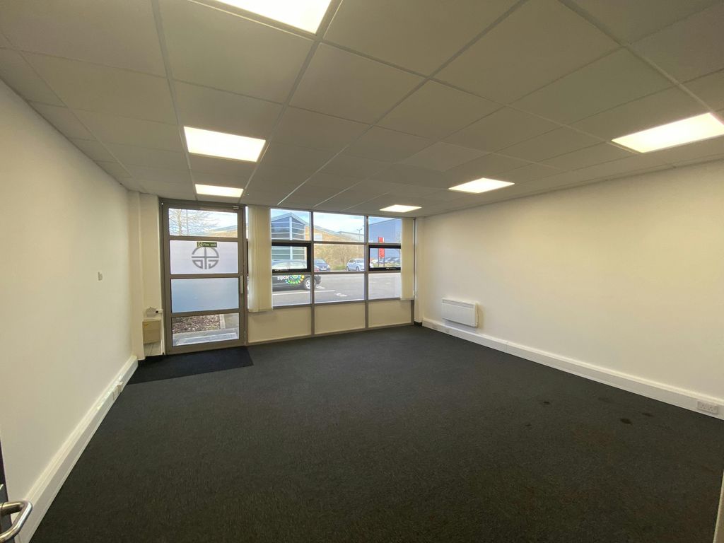 Property photo 3 of 5 876 Plymouth Road 3.Jpg