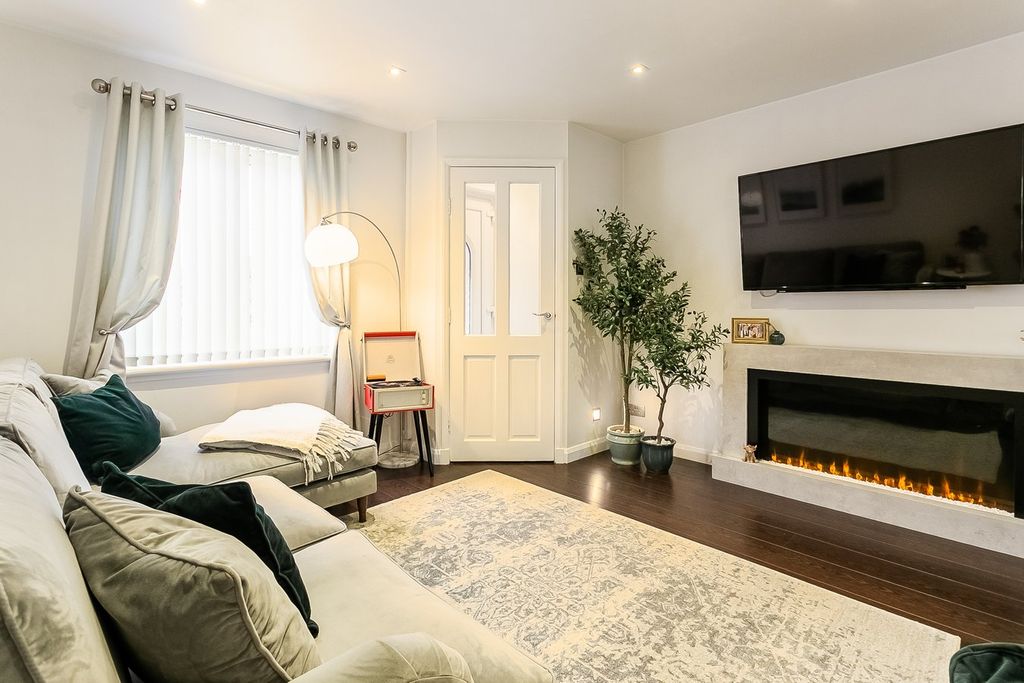 Property photo 3 of 24