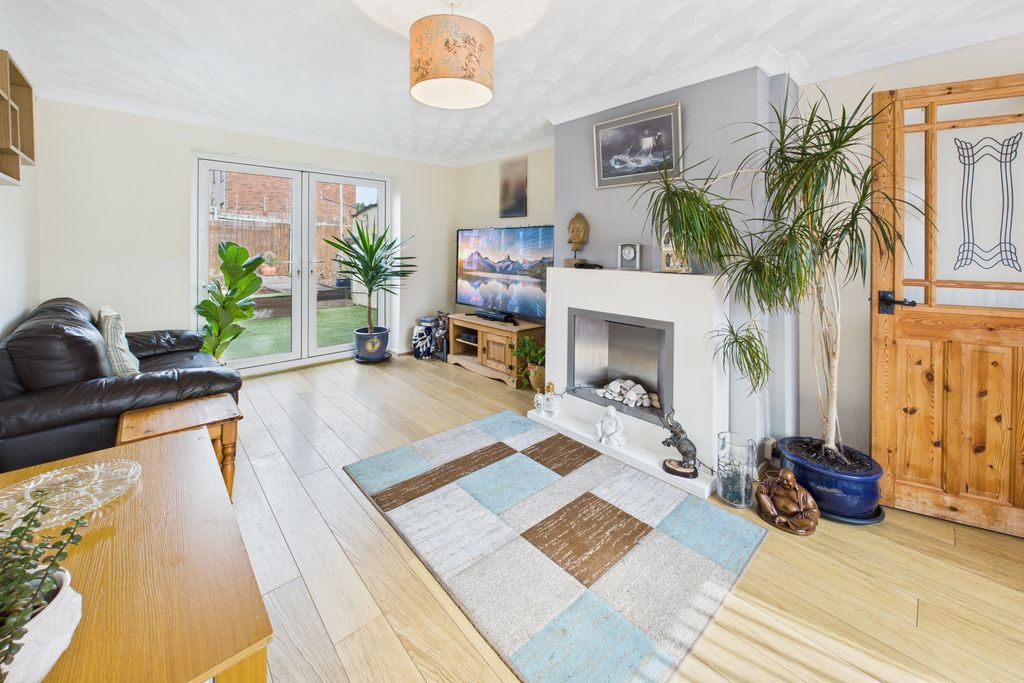 Property photo 2 of 17