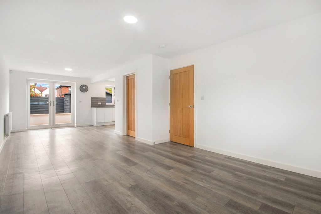 Property photo 3 of 15 Cornwall-4