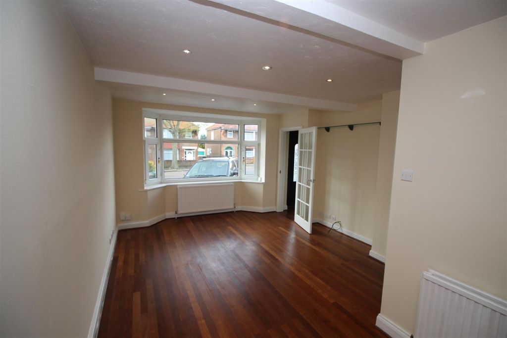 Property photo 2 of 8 2743242