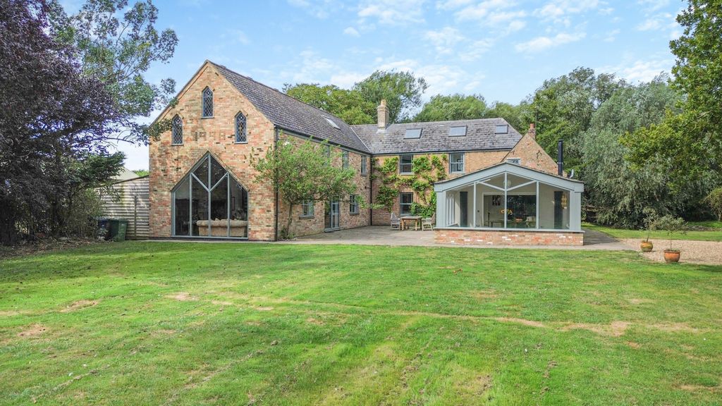 Property photo 2 of 38