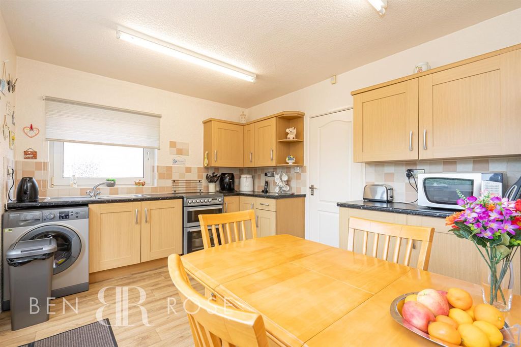 Property photo 3 of 22 Kitchen