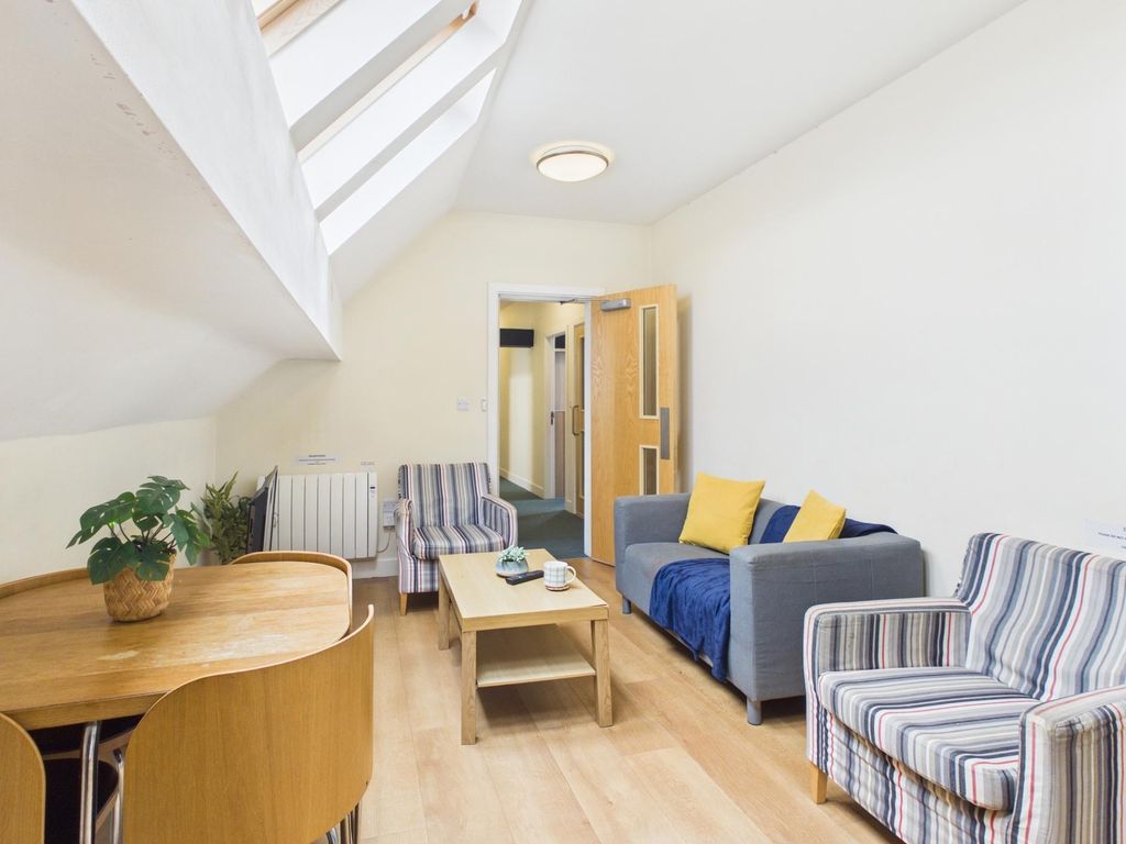 Property photo 1 of 27 Bright, Modern Living Space With Skylights, Light ...