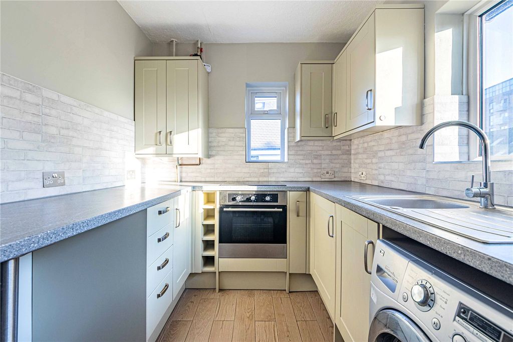 Property photo 3 of 9 Picture No. 24