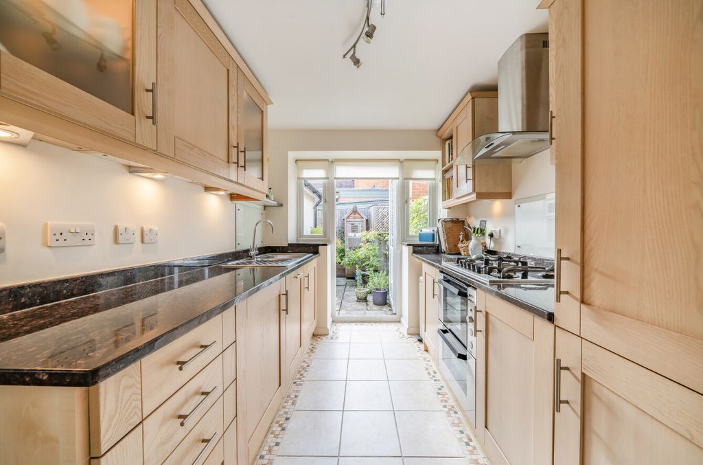 Property photo 2 of 19 1349727-8-68c0601...
