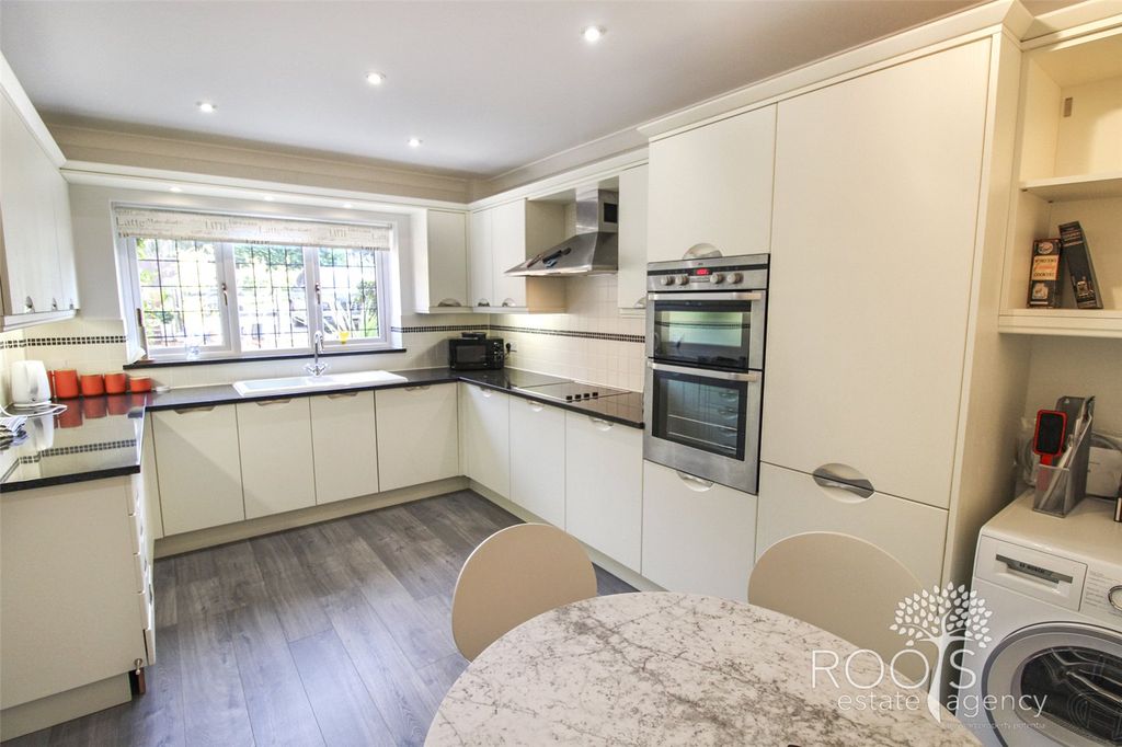 Property photo 3 of 13 Kitchen/Breakfast Rm