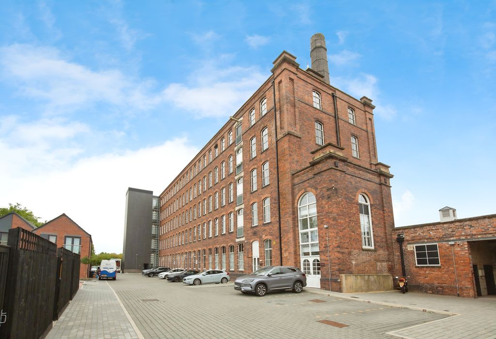 Property photo 2 of 14 d9337Afa-Mw_100012